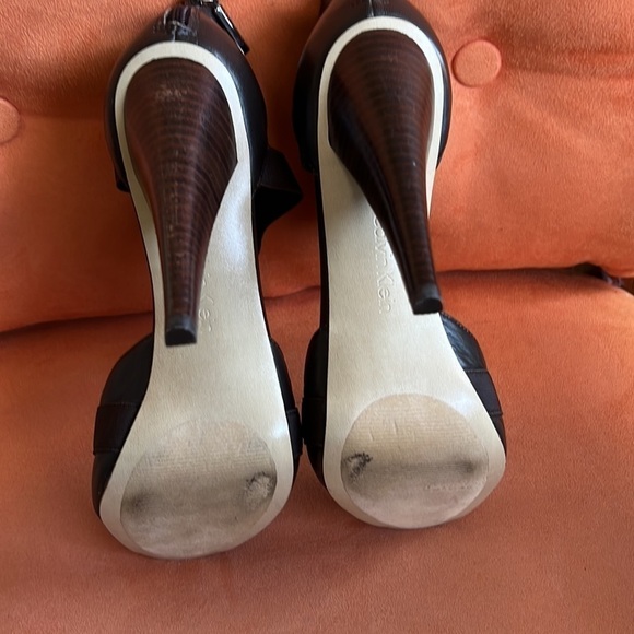 Calvin Klein dark brown leather Peep toe heels - Picture 3 of 12